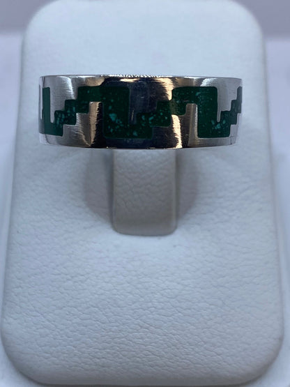 Anillo de Malaquita con Greca Arquitectónica Calada en Plata .925, vista frontal