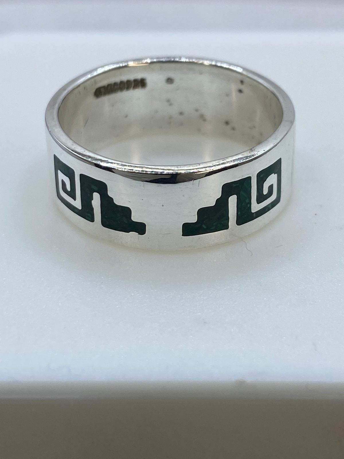 Anillo de Malaquita con Greca Espiral Calada en Plata .925