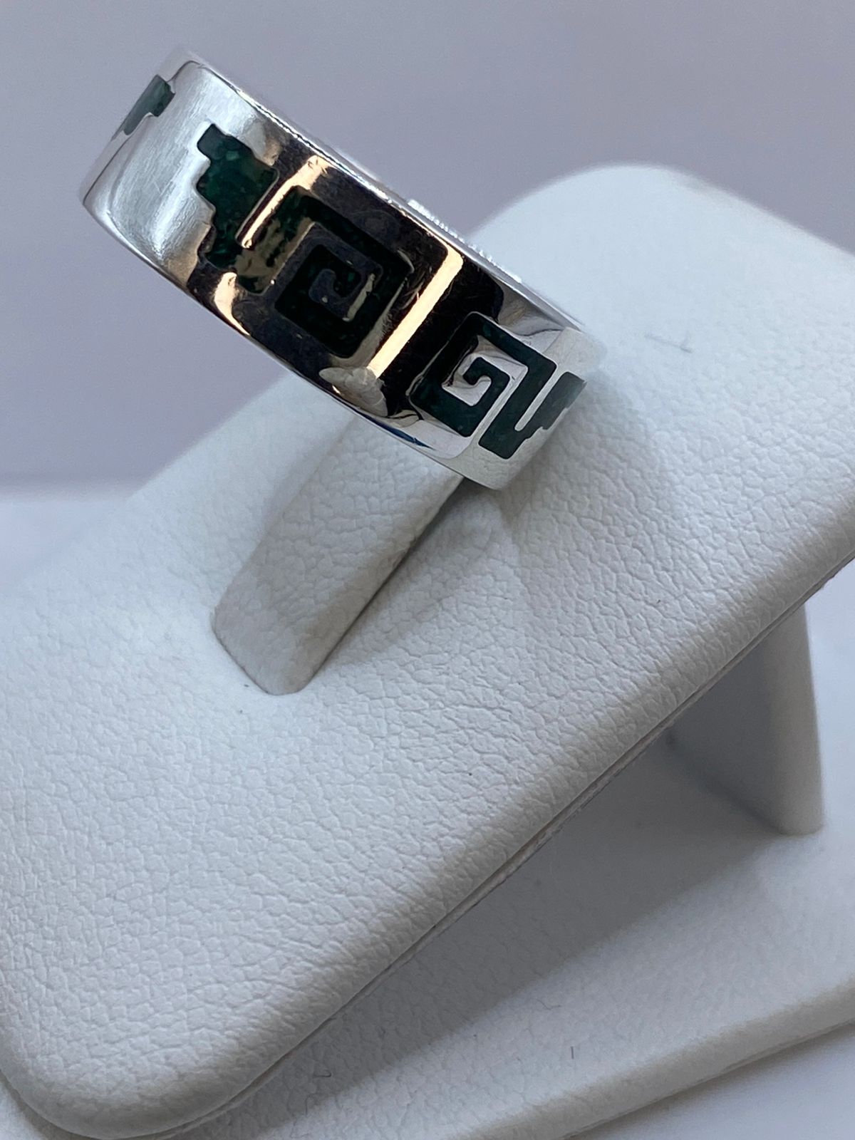 Anillo de Malaquita con Greca Espiral Calada en Plata .925