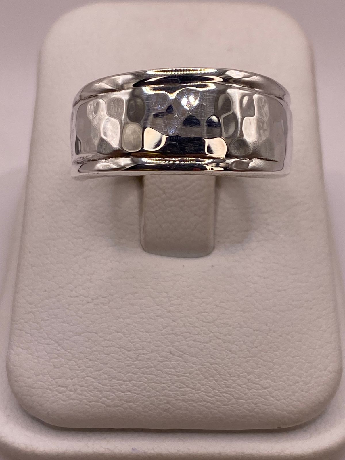 Anillo Martillado Clásico de Plata Ley .925