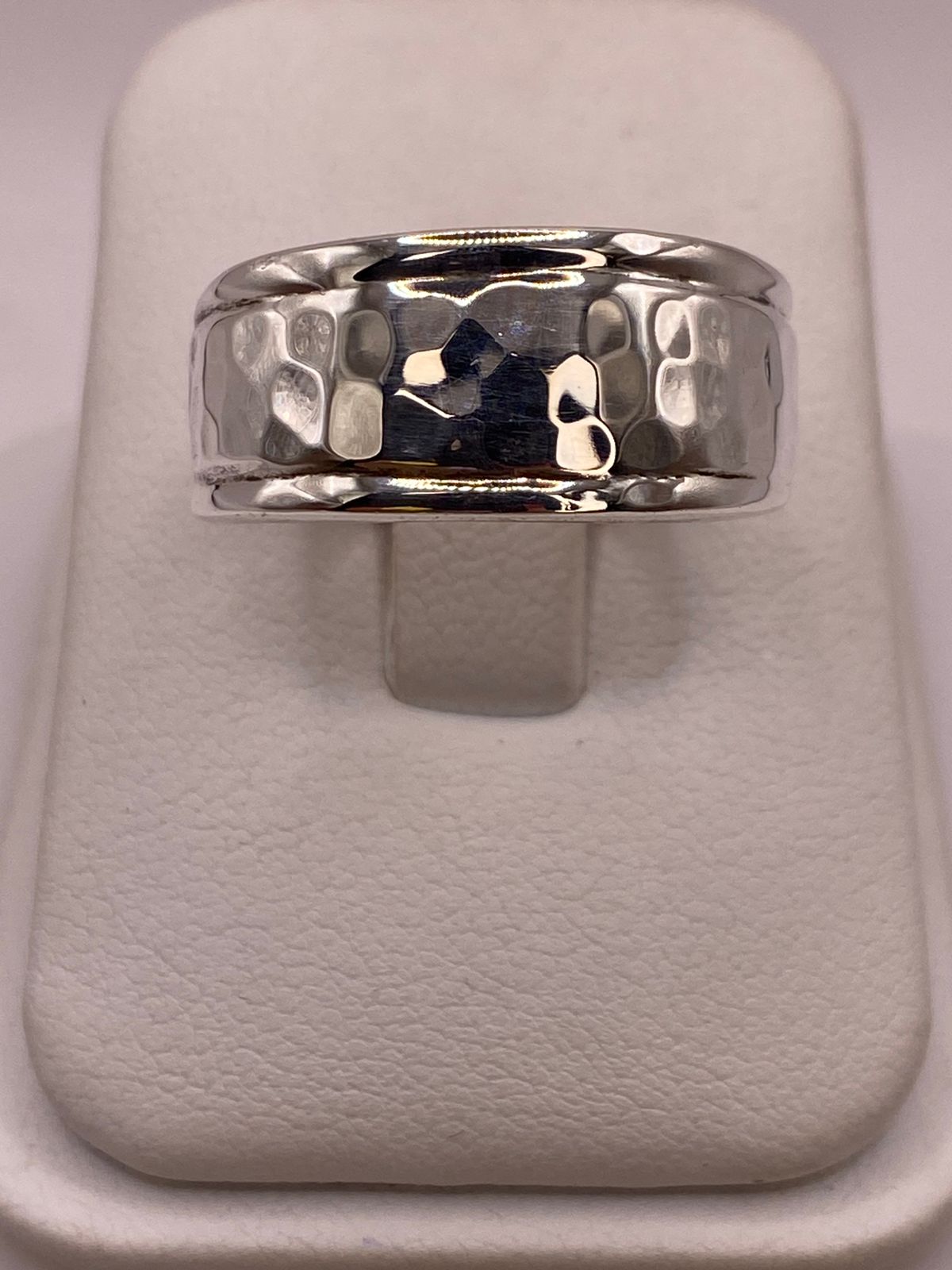 Anillo Martillado Clásico de Plata Ley .925