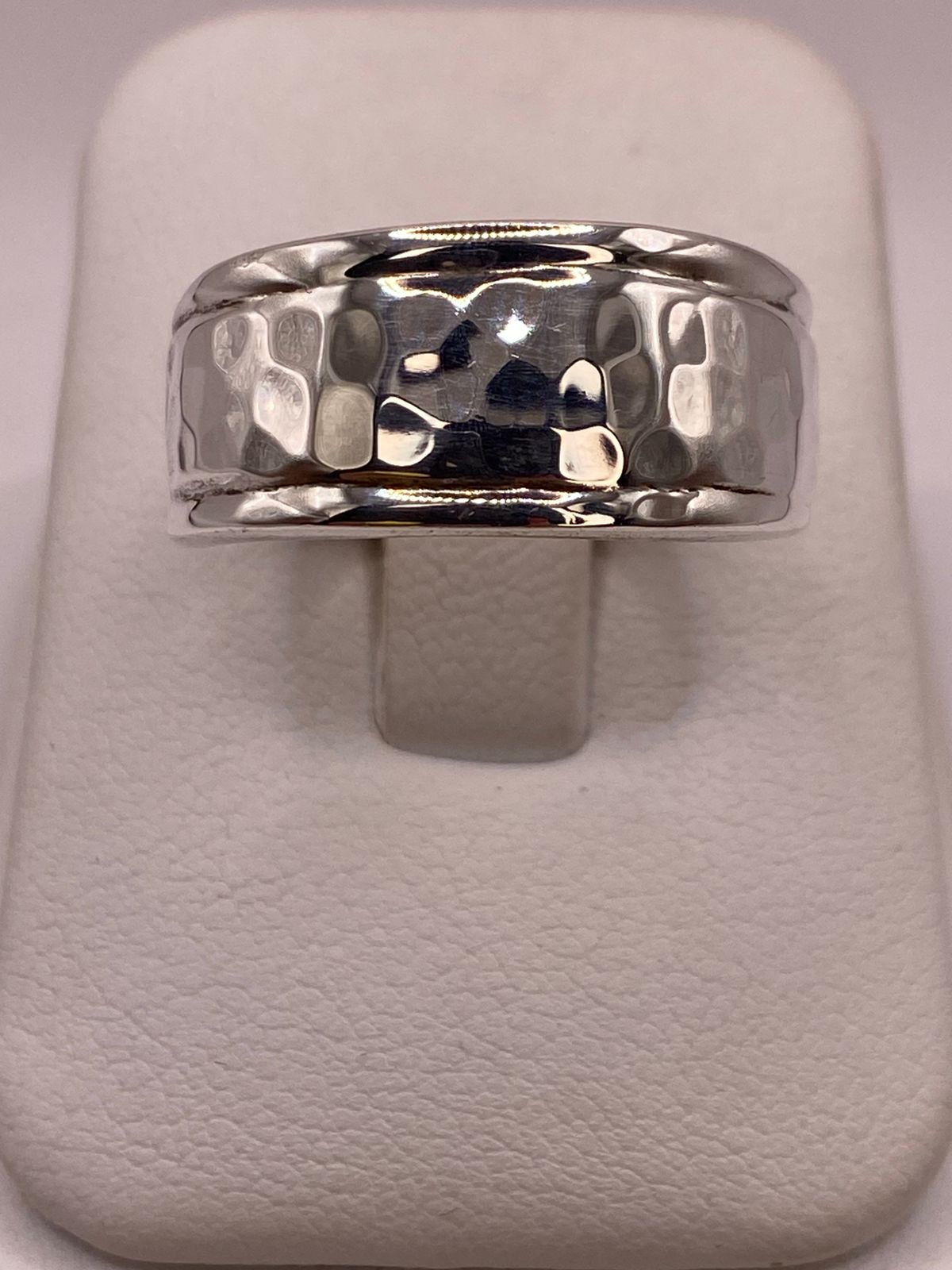 Anillo Martillado Clásico de Plata Ley .925