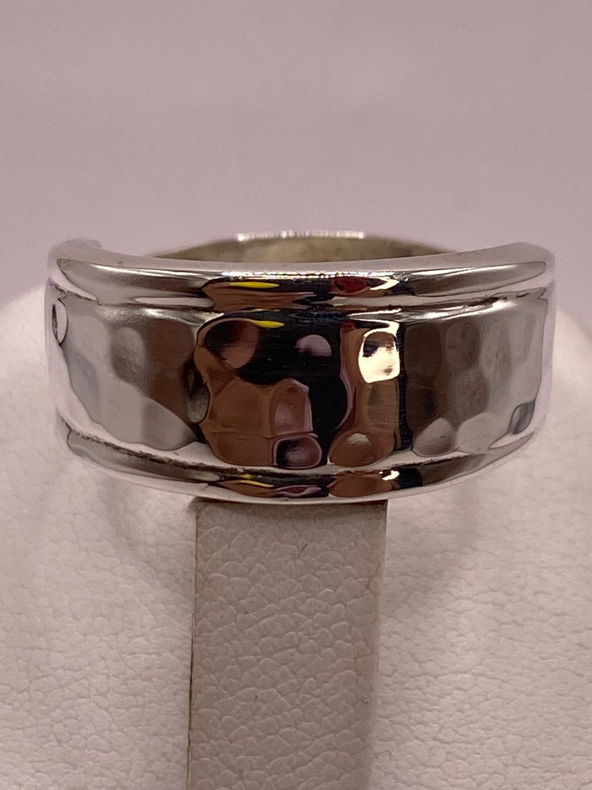 Anillo Martillado Clásico de Plata Ley .925