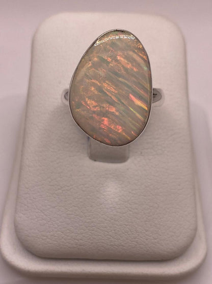 Anillo Minimalista Ajustable con Ópalo de Fuego en Plata .925, vista lateral