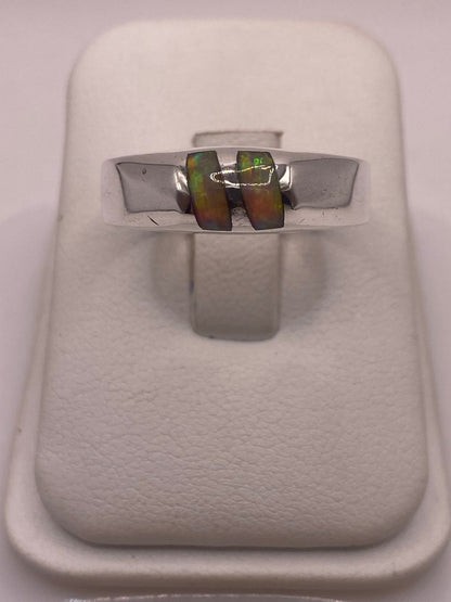 Anillo Minimalista de Plata 925 con Ópalo de Fuego, vista frontal