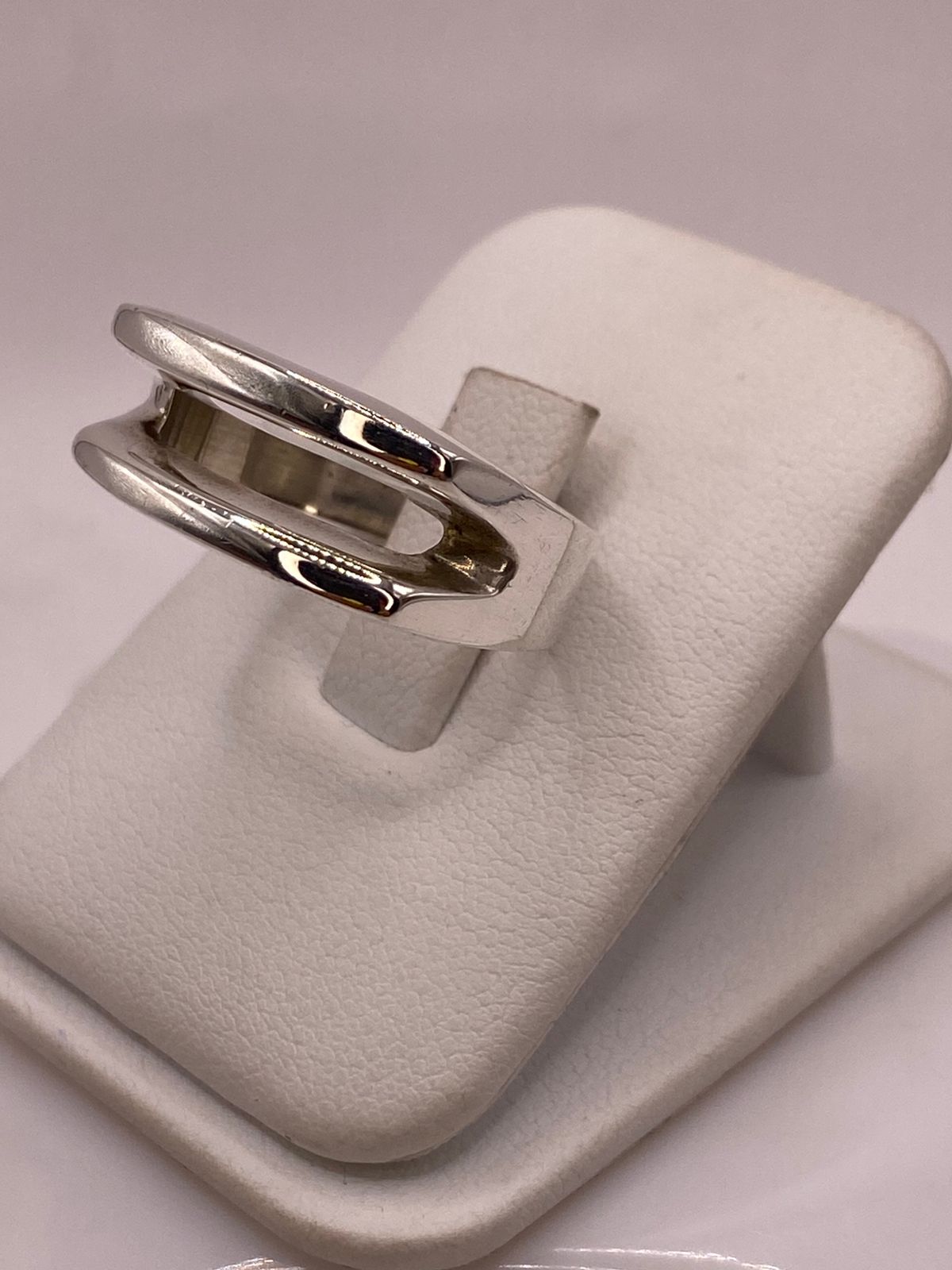 Anillo Minimalista de Plata Ley .925 con Diseño Rectangular