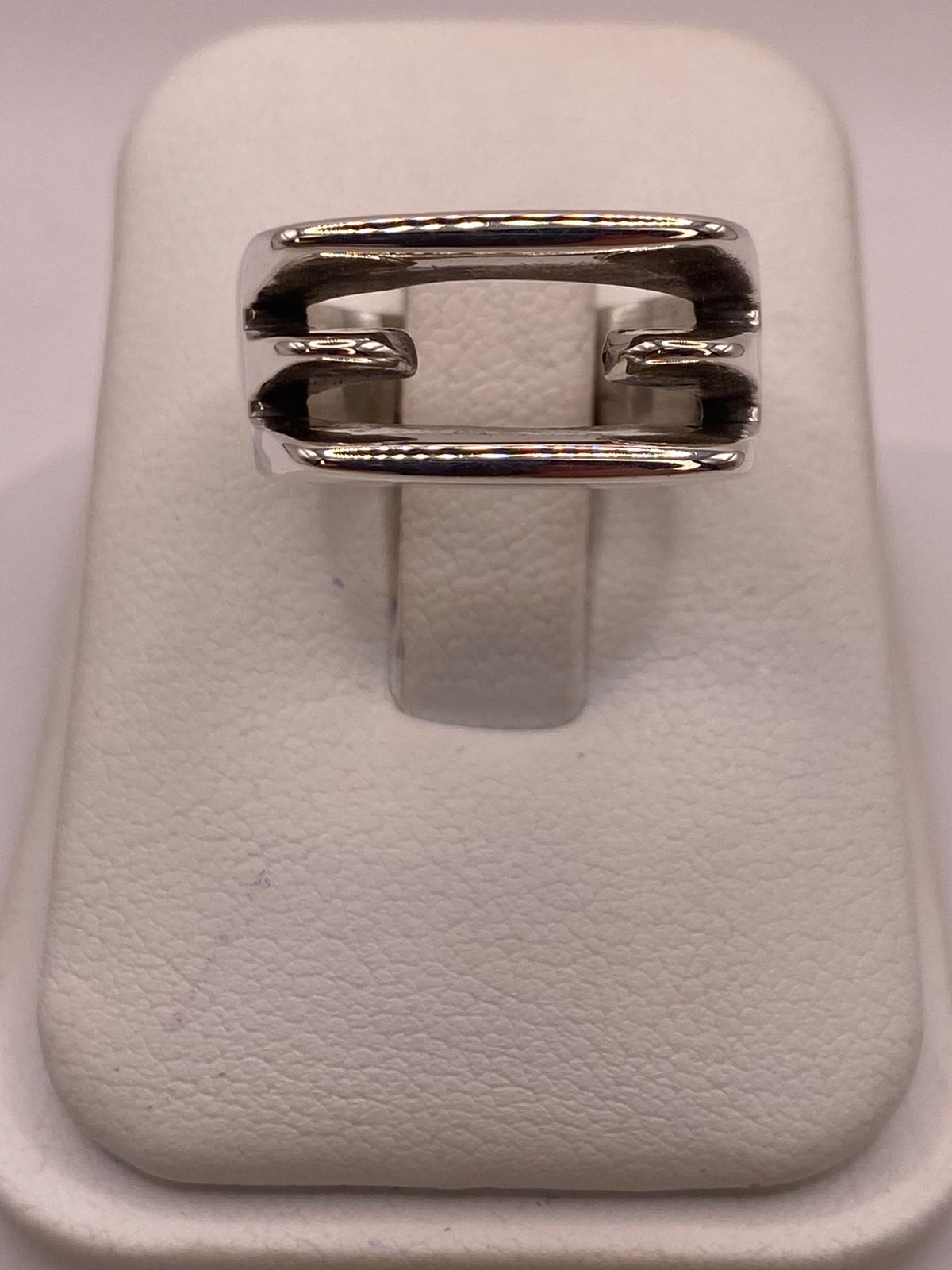 Anillo Moderno de Doble Barra Abierta en Plata .925