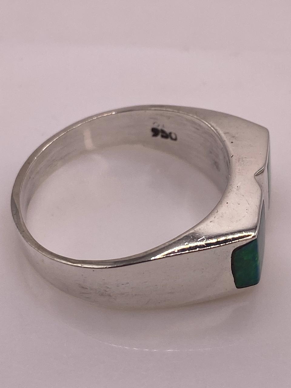 Anillo Moderno Geométrico de Plata 950 con Ópalo de Fuego Verde Tornasol