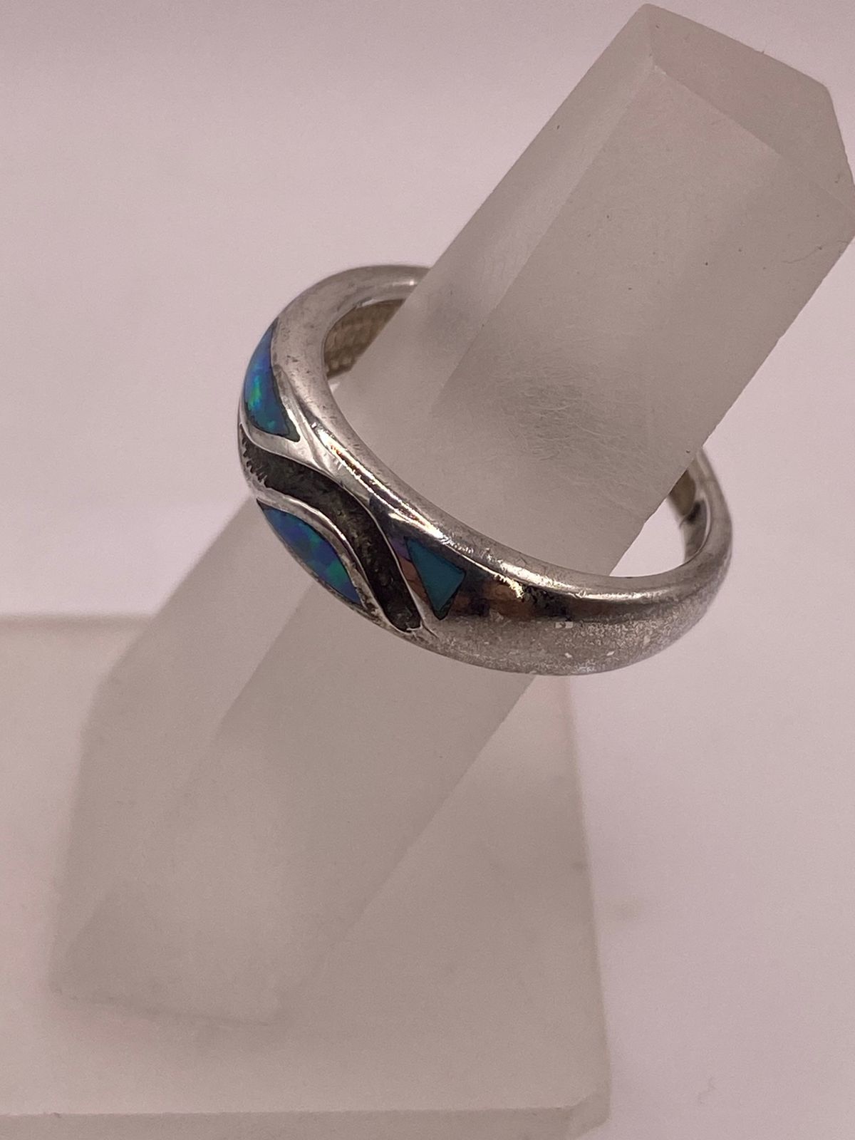 Anillo Moderno Ondulado de Plata 950 con Ópalo de Fuego