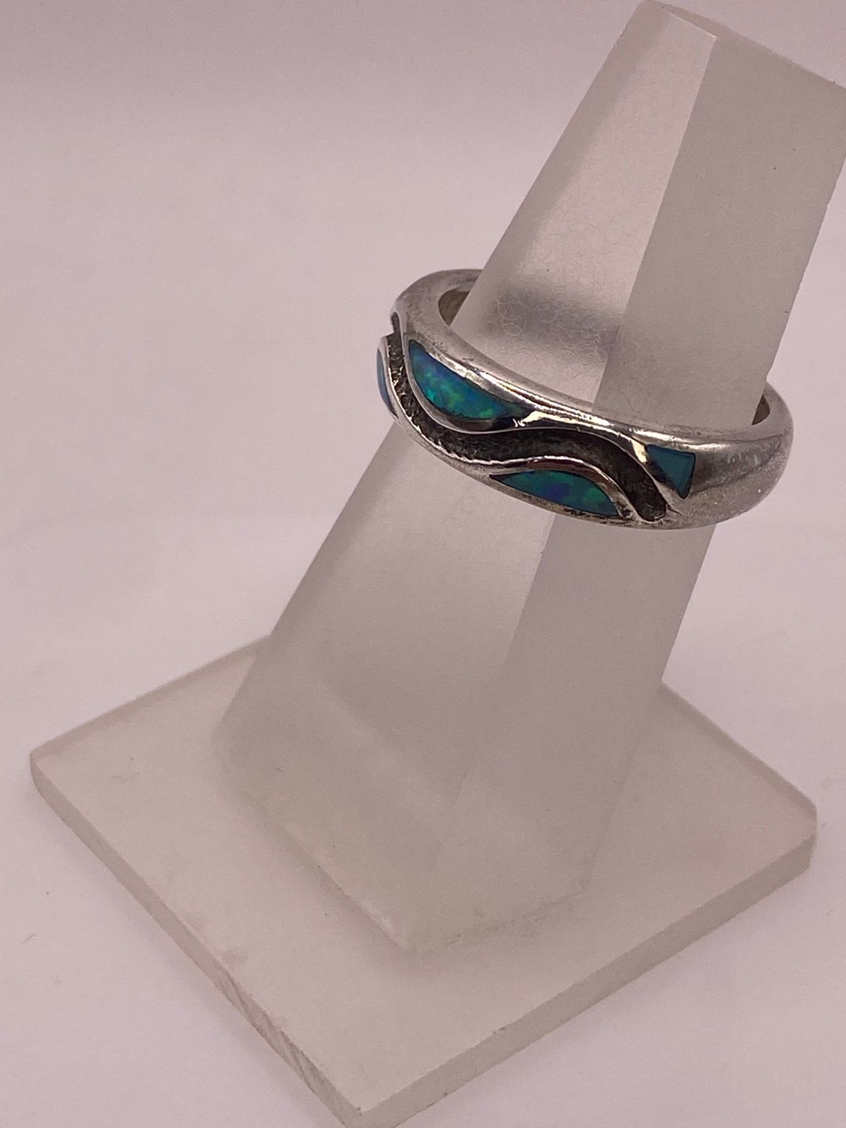 Anillo Moderno Ondulado de Plata 950 con Ópalo de Fuego