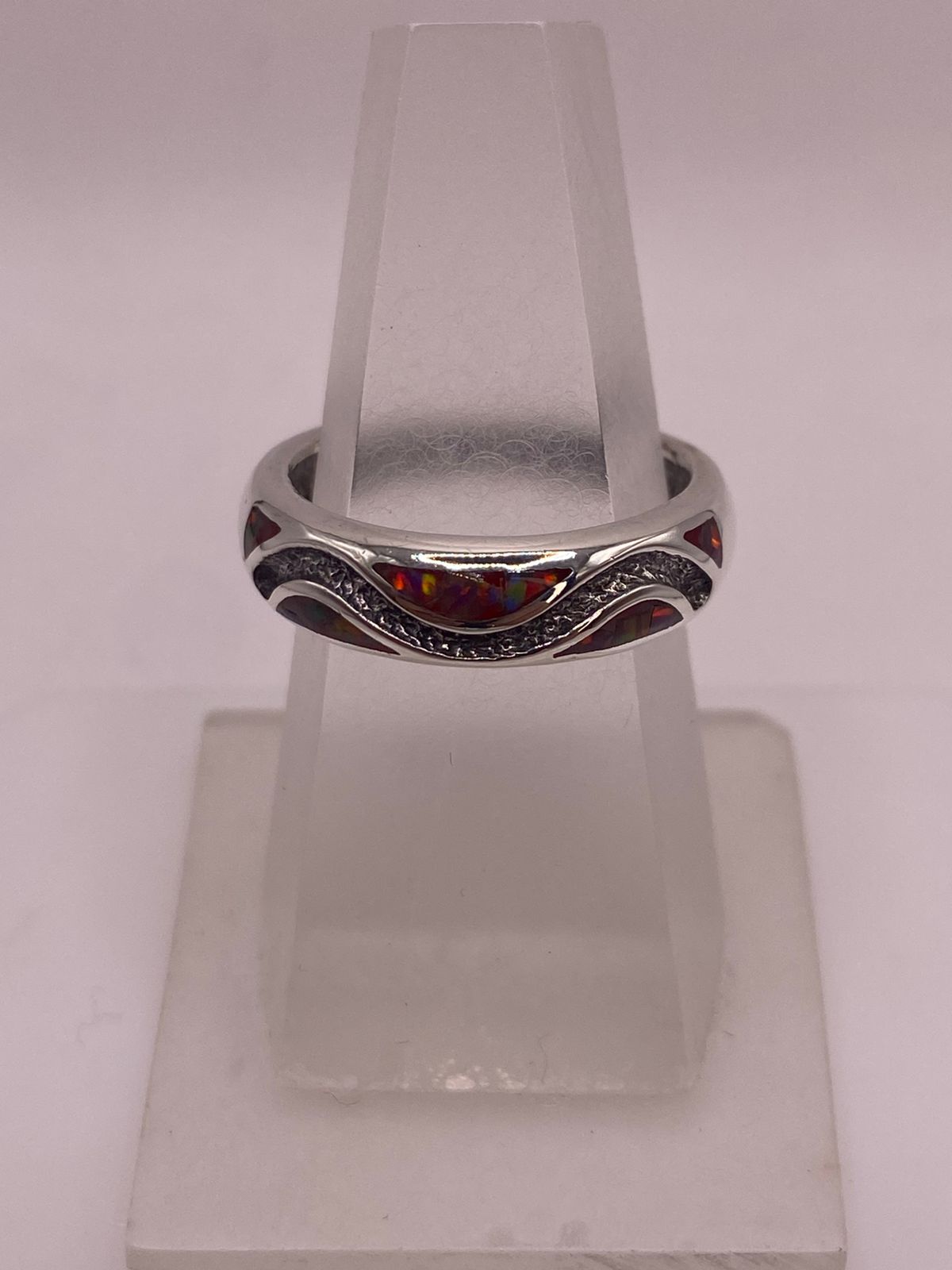 Anillo Moderno Ondulado de Plata 950 con Ópalo de Fuego