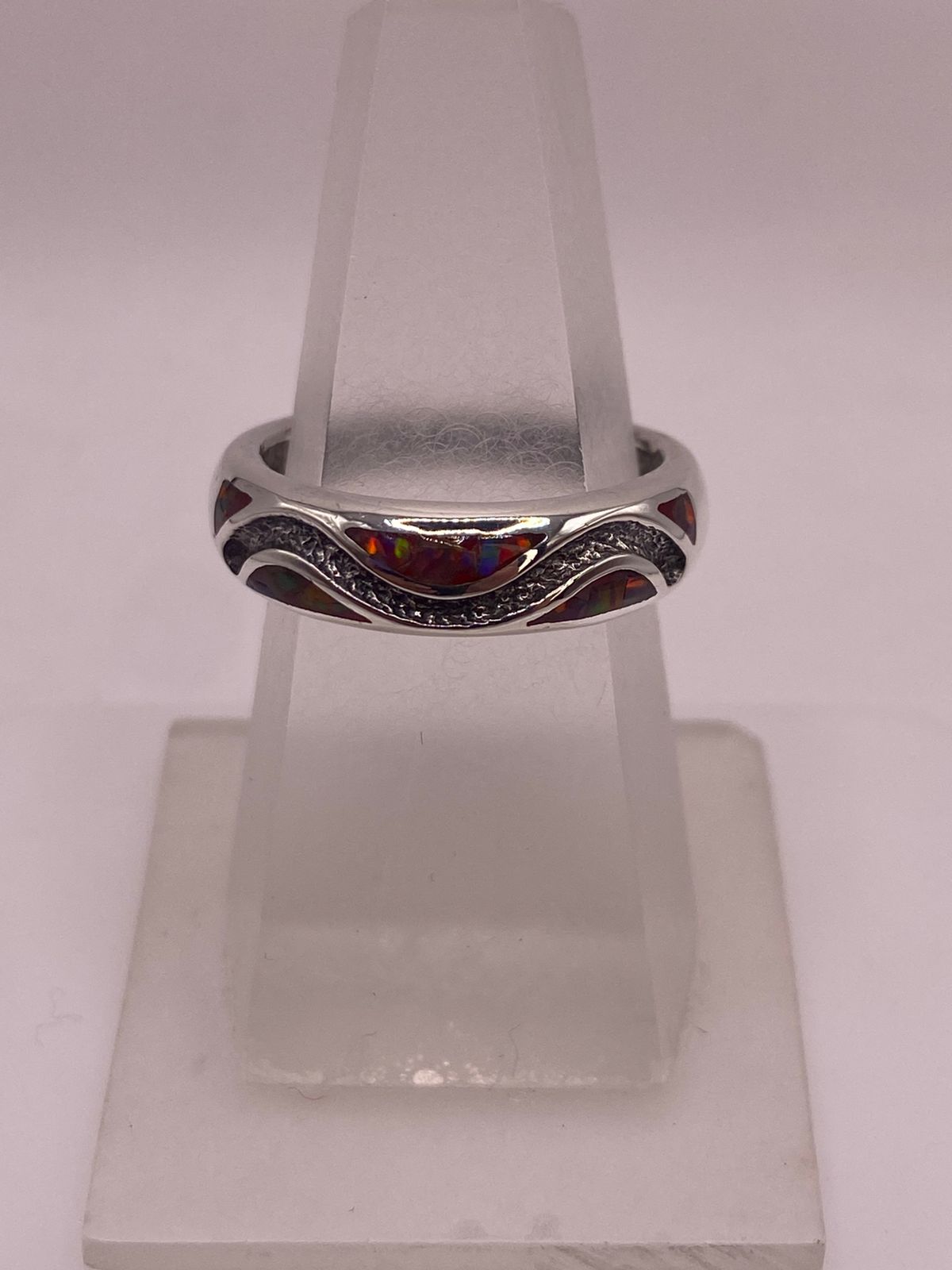 Anillo Moderno Ondulado de Plata 950 con Ópalo de Fuego