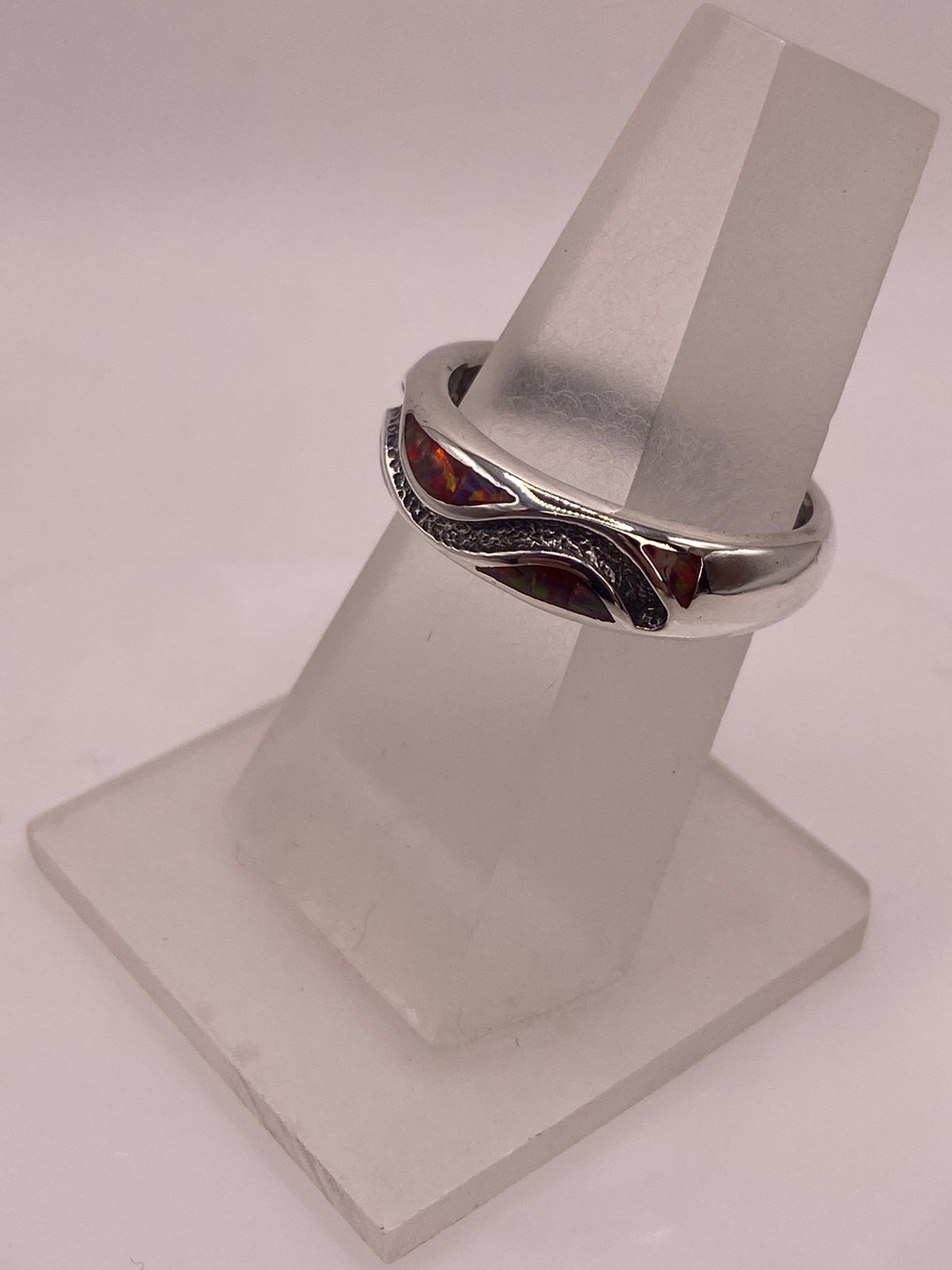 Anillo Moderno Ondulado de Plata 950 con Ópalo de Fuego