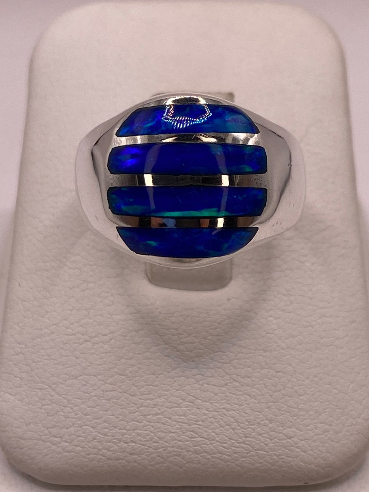 Anillo Moderno en Plata Ley 925 con Ópalo de Fuego Azul