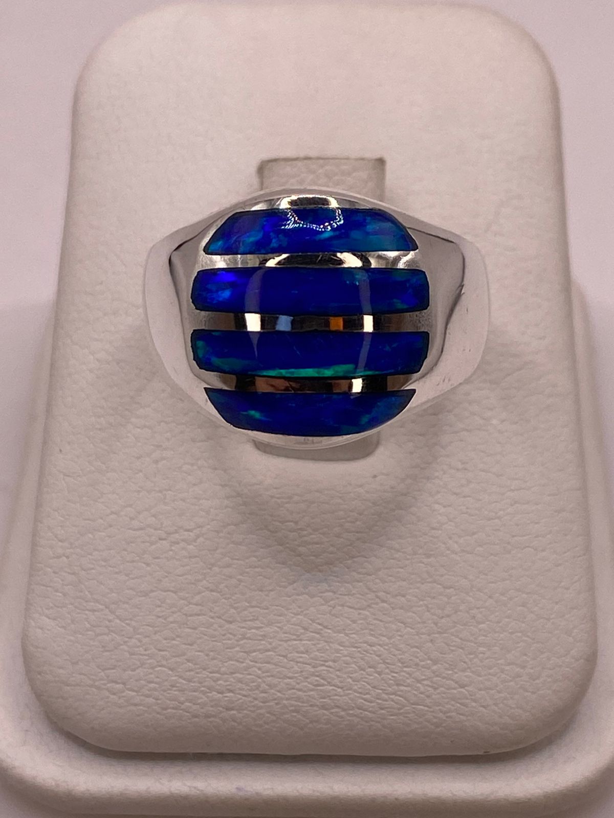 Anillo Moderno en Plata Ley 925 con Ópalo de Fuego Azul