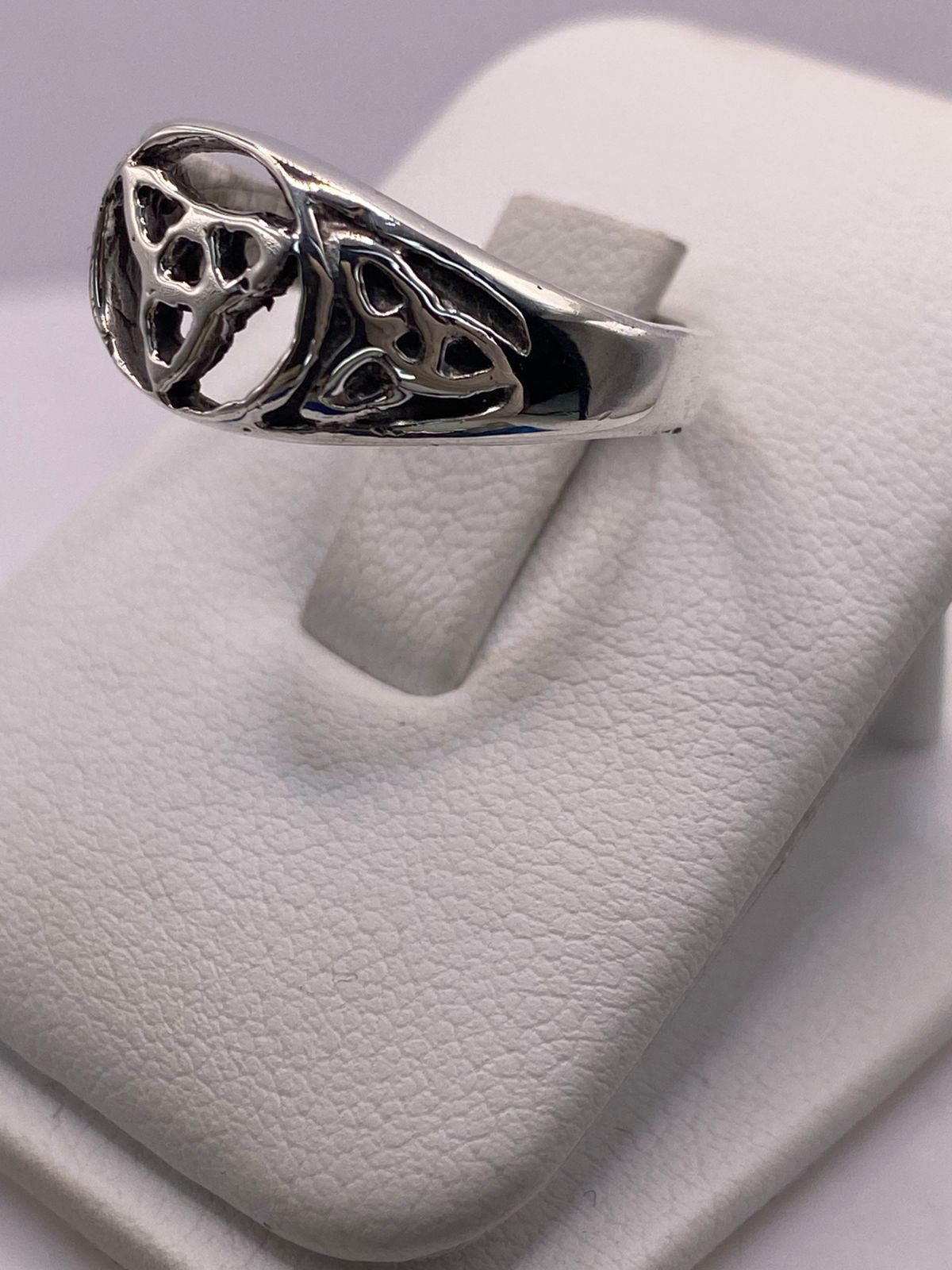 Anillo Nudo Celta Triquetra en Plata .925