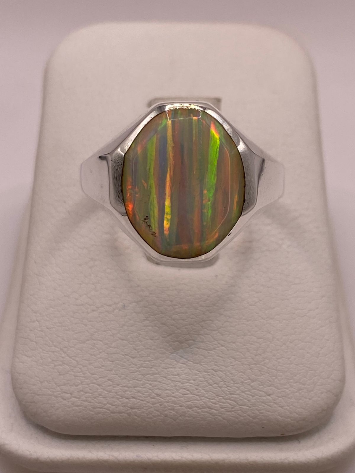Anillo Octagonal con Ópalo de Fuego en Plata .950