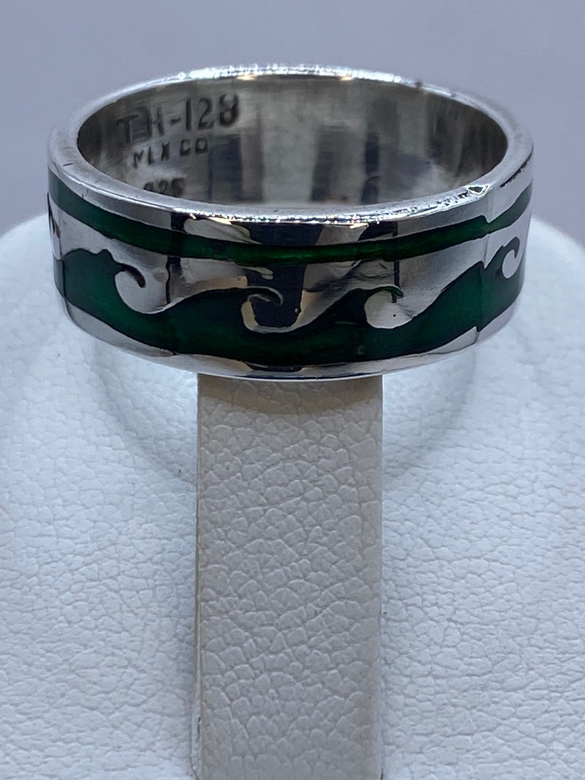 Anillo Olas Elegantes en Plata .925 con Malaquita