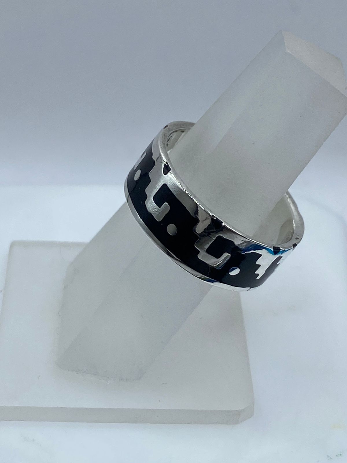 Anillo de Olas Geométricas en Plata .925 con Ónix Negro