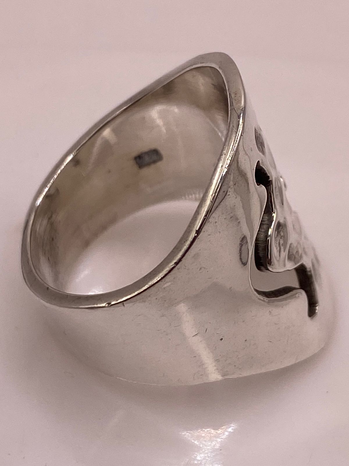 Anillo Ondas con Textura Martillada en Plata .925
