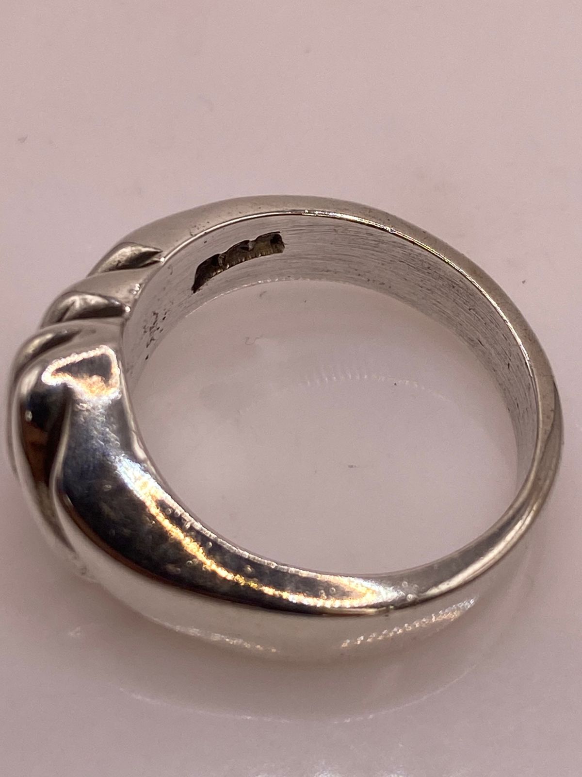 Anillo Ondulado Contemporáneo en Plata .925