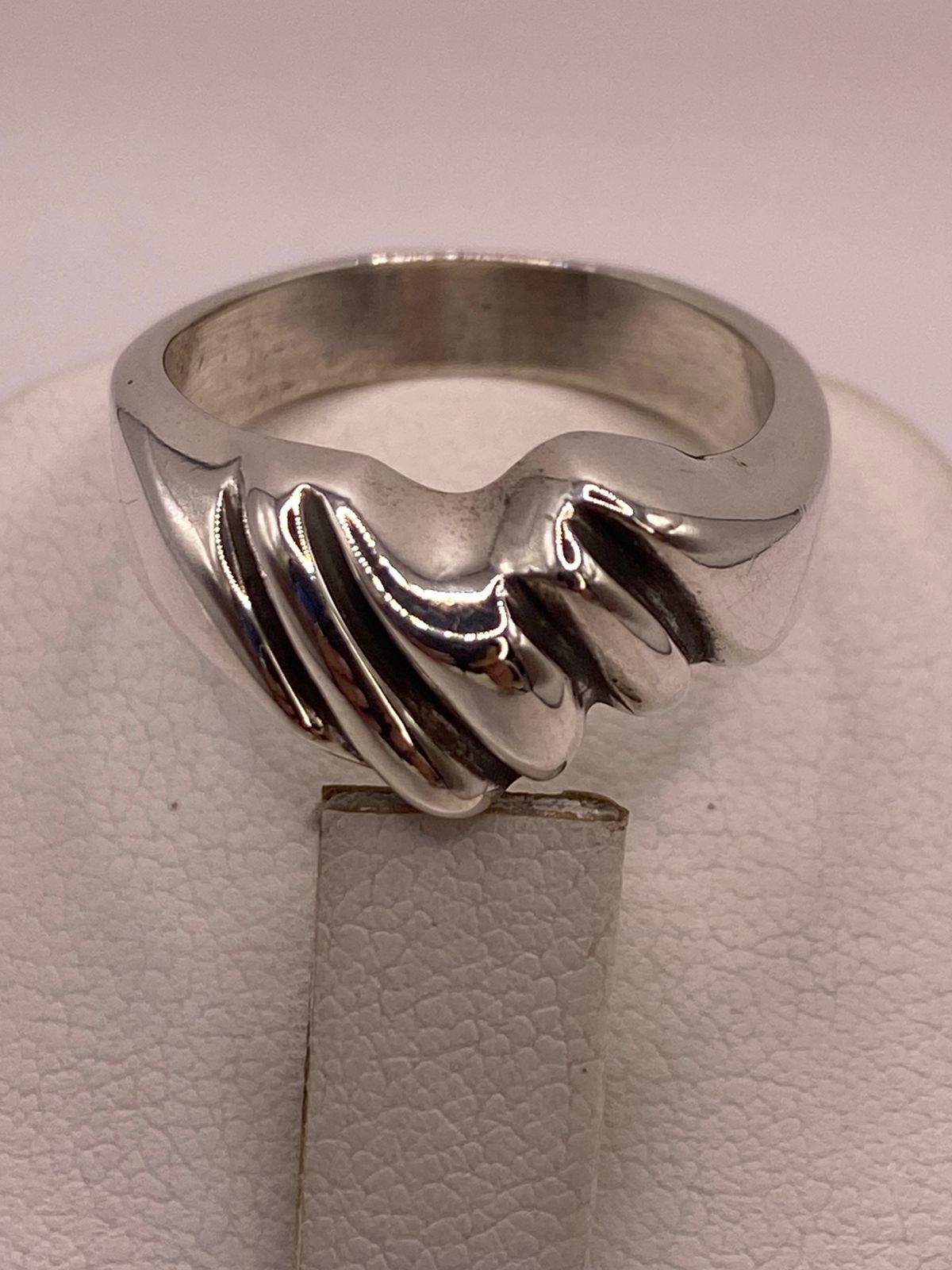 Anillo Ondulado Contemporáneo en Plata .925
