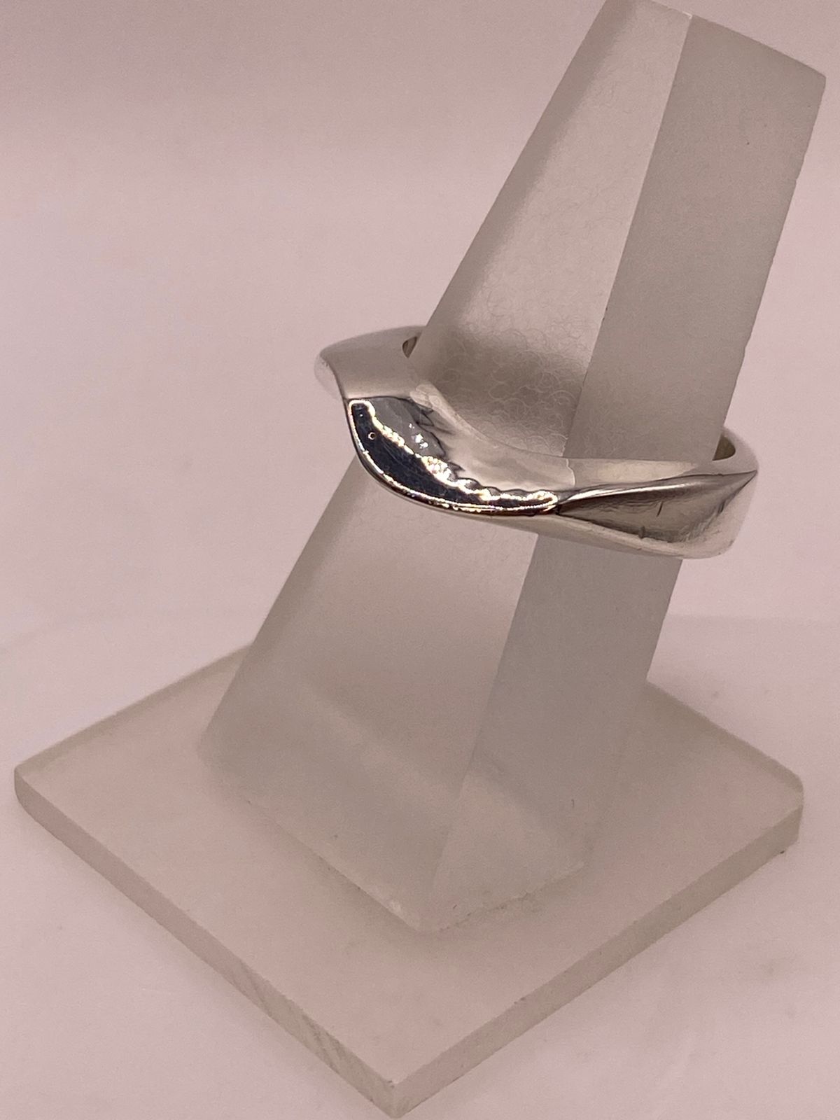 Anillo Ondulado Martillado en Plata .925