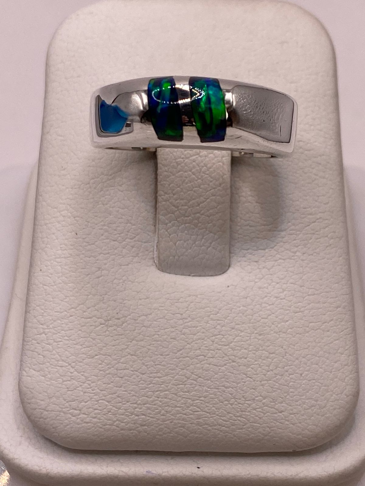 🔥 Anillo con Ópalo de Fuego Azul‑Verde en Plata Ley 925 – Diseño Moderno