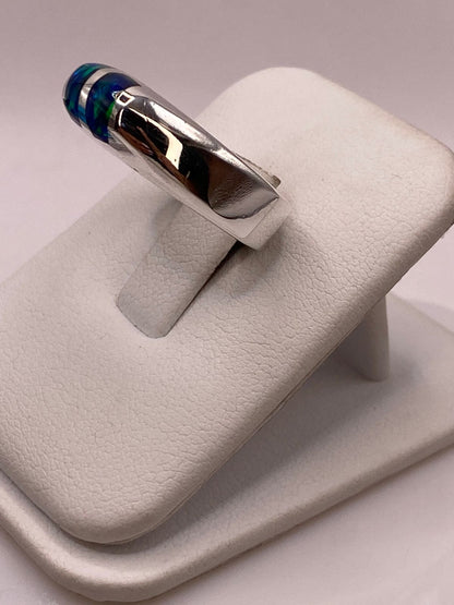 Anillo con Ópalo de Fuego Azul‑Verde en Plata Ley 925 – Diseño Moderno, vista de detalle