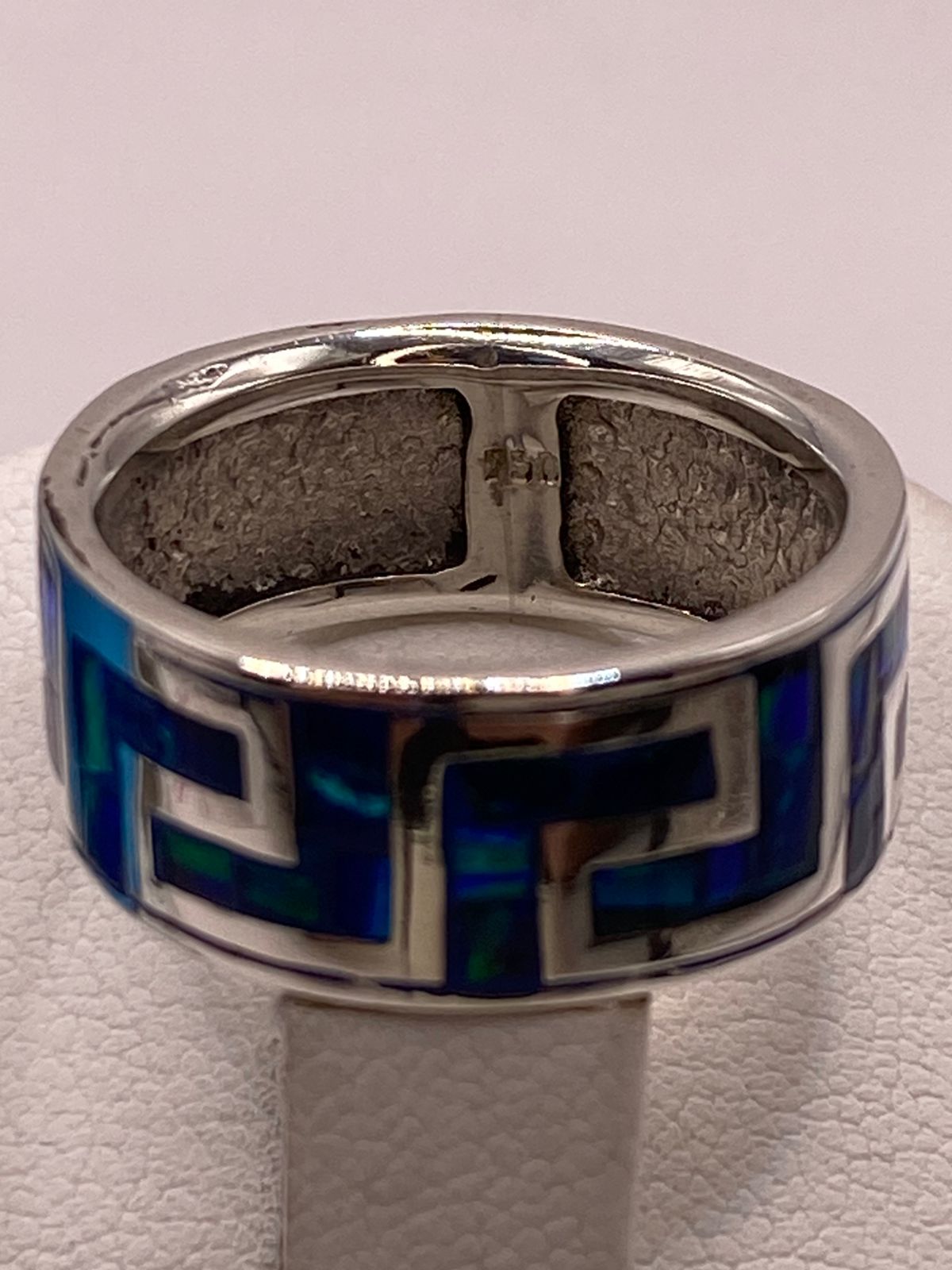 🔥 Anillo con Ópalo de Fuego Azul‑Verde Diseño Greca en Plata Ley 950