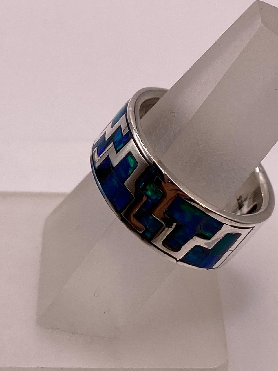 💍 Anillo de Ópalo de Fuego Azul‑Verde con Diseño Geométrico en Plata Ley 950