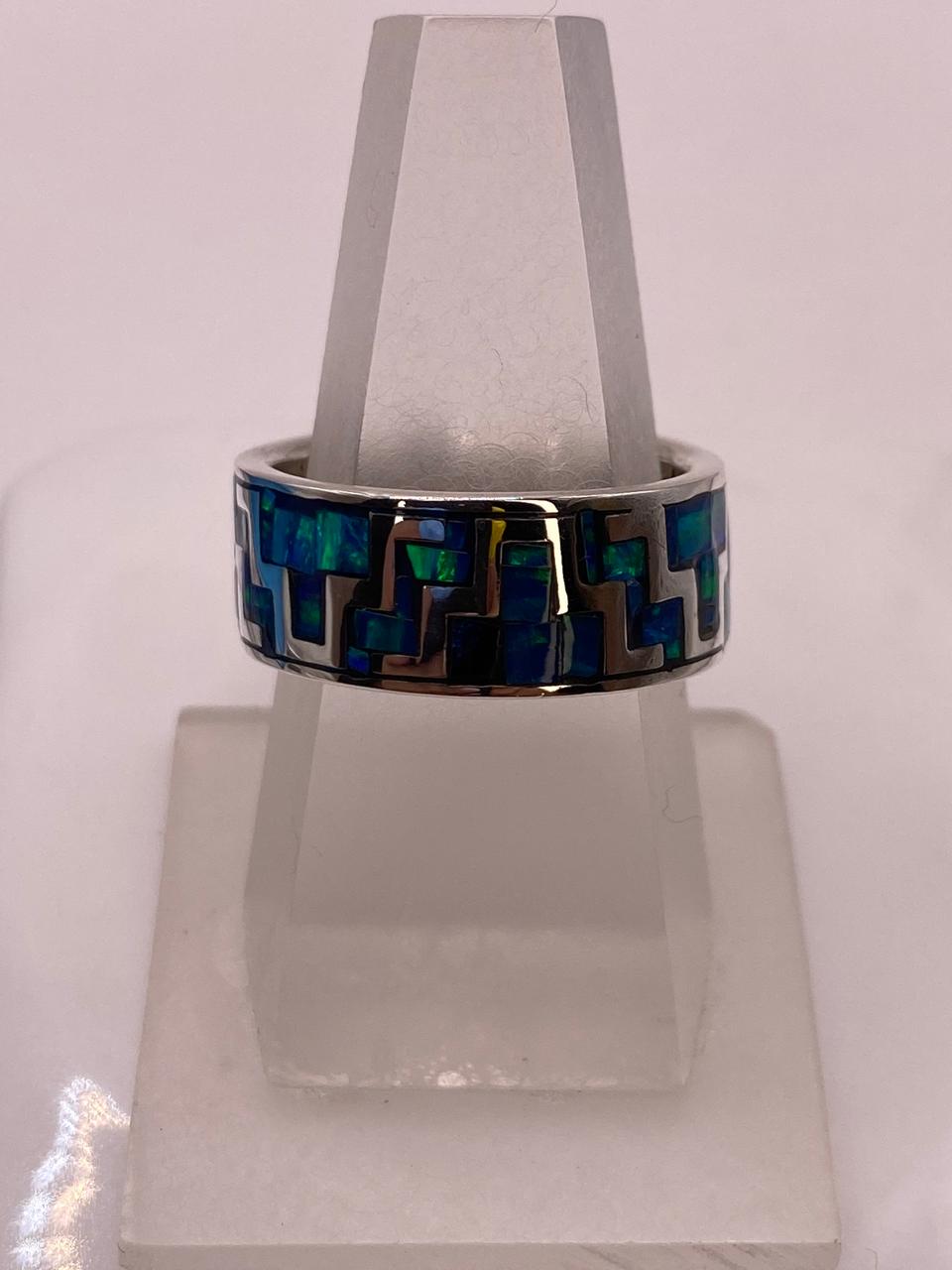 💍 Anillo de Ópalo de Fuego Azul‑Verde con Diseño Geométrico en Plata Ley 950