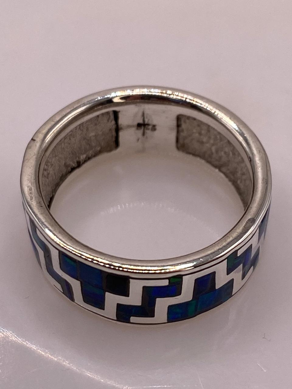 💍 Anillo de Ópalo de Fuego Azul‑Verde con Diseño Geométrico en Plata Ley 950