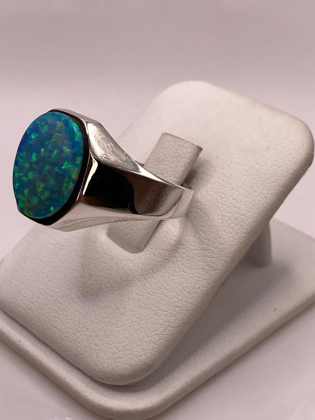 🔥 Anillo con Ópalo de Fuego Azul‑Verde Ovalado en Plata Ley 950