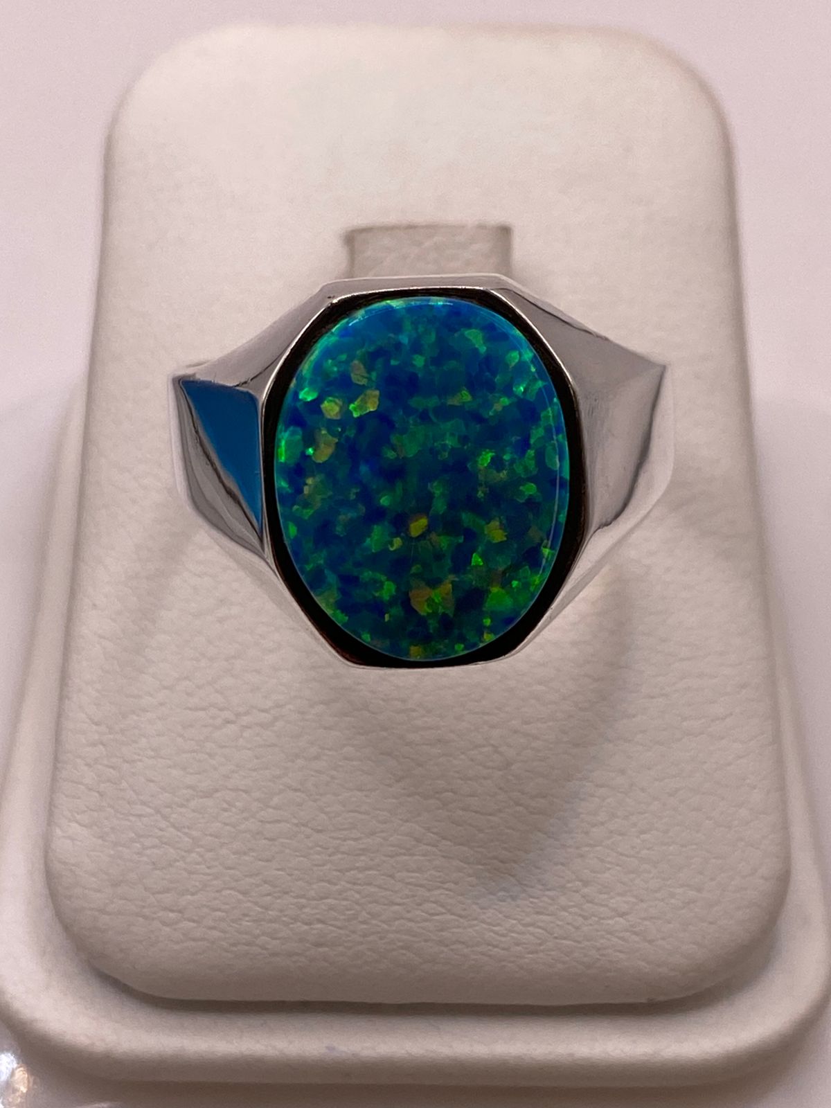 🔥 Anillo con Ópalo de Fuego Azul‑Verde Ovalado en Plata Ley 950
