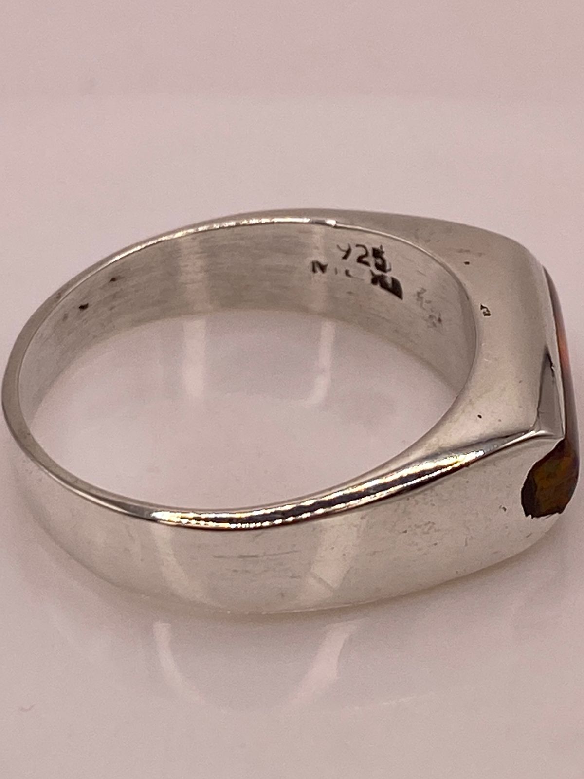 Anillo con Ópalo de Fuego en Barra Multicolor en Plata .925