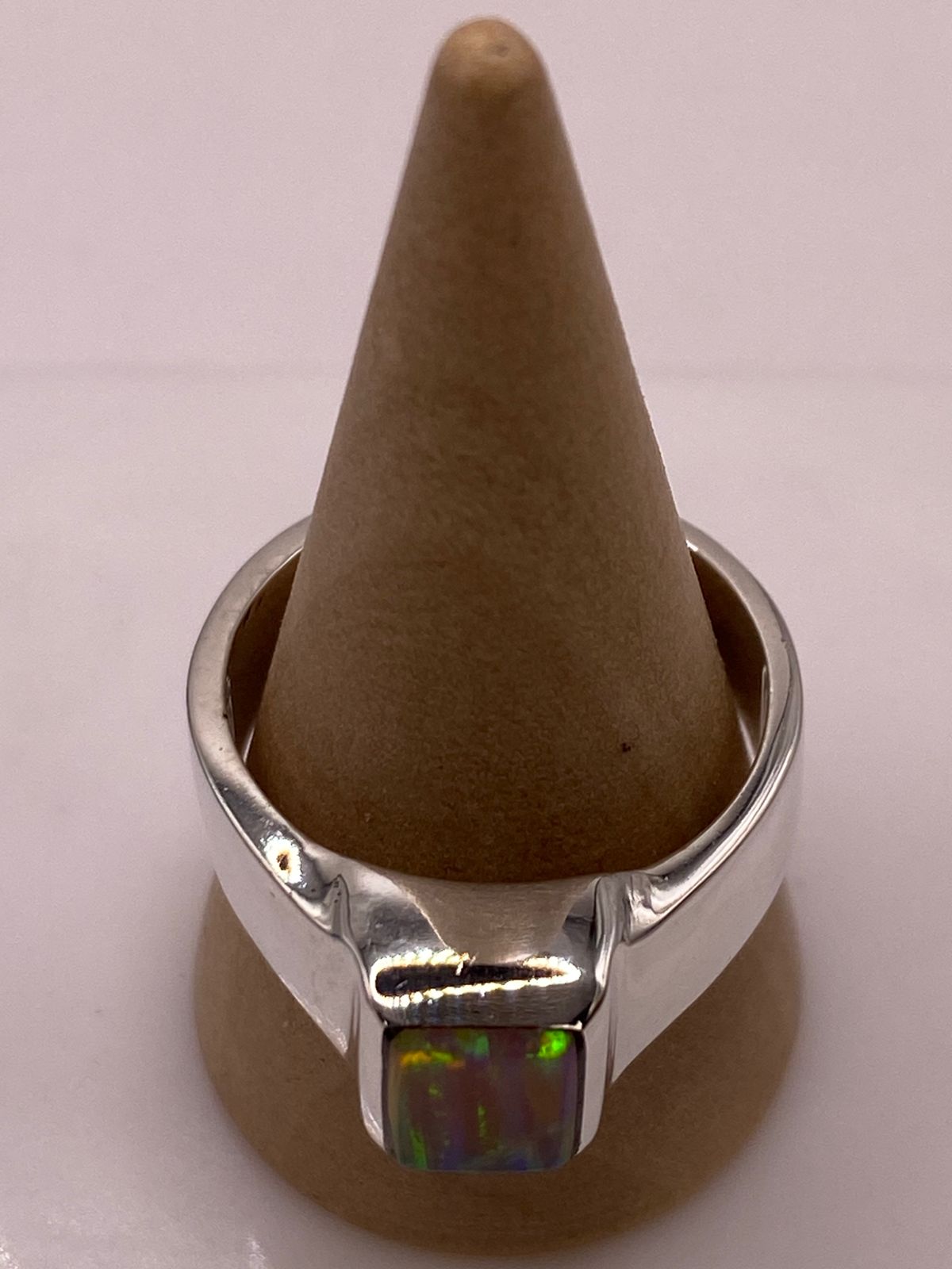 Anillo con Ópalo de Fuego Cuadrado en Plata Ley 925