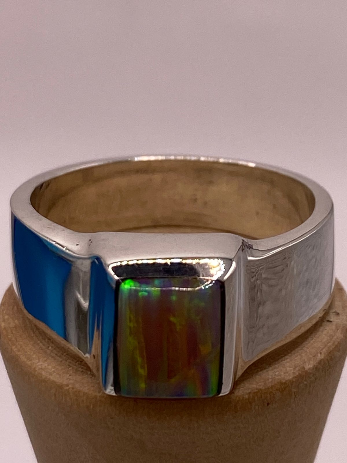 Anillo con Ópalo de Fuego Cuadrado en Plata Ley 925