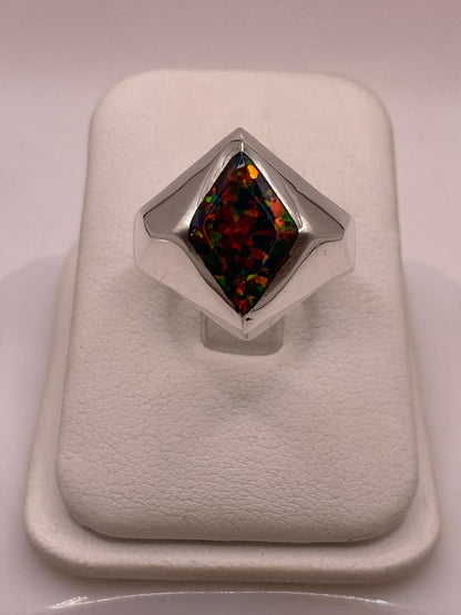 Anillo con Ópalo de Fuego Multicolor en Rombo