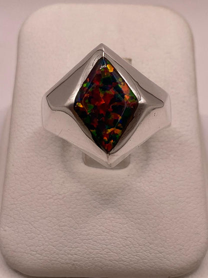 Anillo con Ópalo de Fuego Multicolor en Rombo