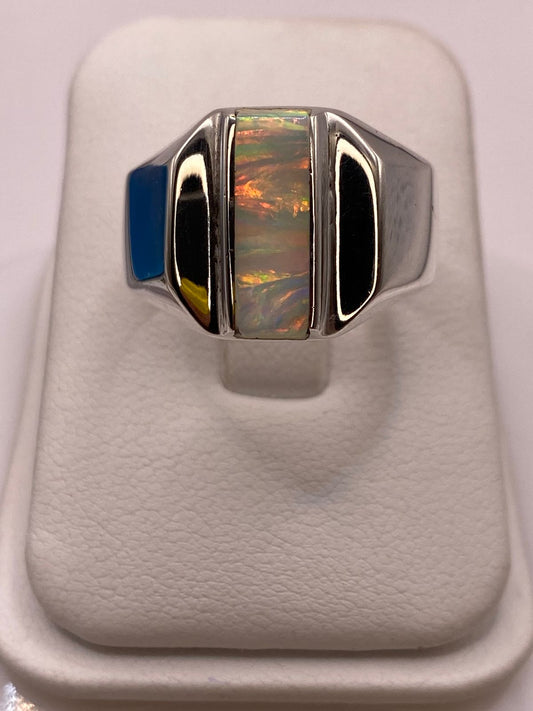 🔥 Anillo con Ópalo de Fuego y Placas Laterales Plata Ley 950 en báscula mostrando peso