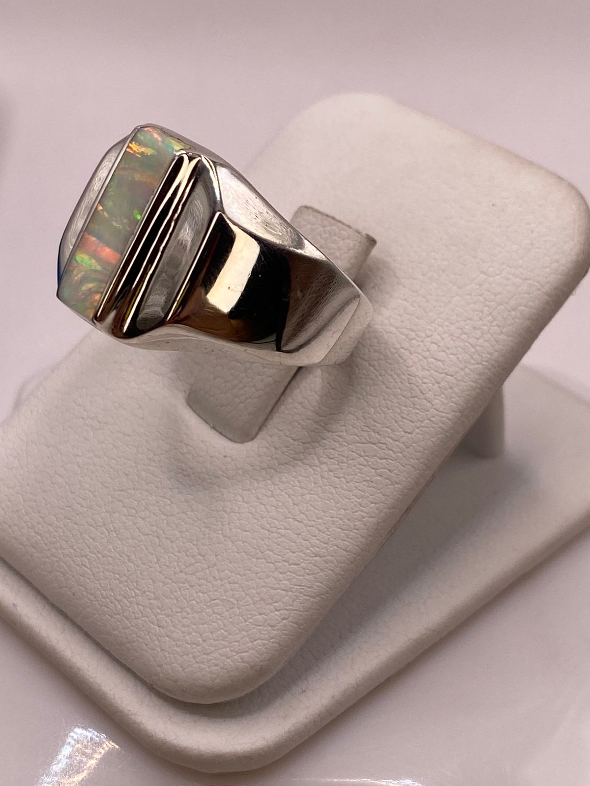 🔥 Anillo con Ópalo de Fuego y Placas Laterales Plata Ley 950