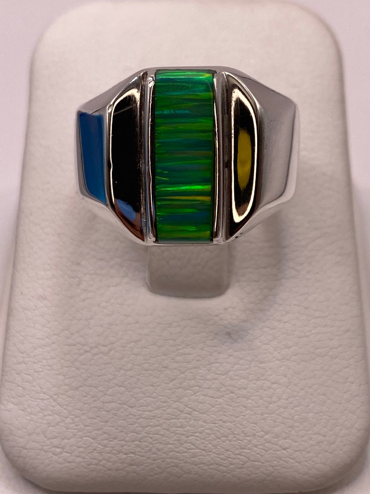 🔥 Anillo con Ópalo de Fuego Verde Diseño Moderno en Plata Ley 950