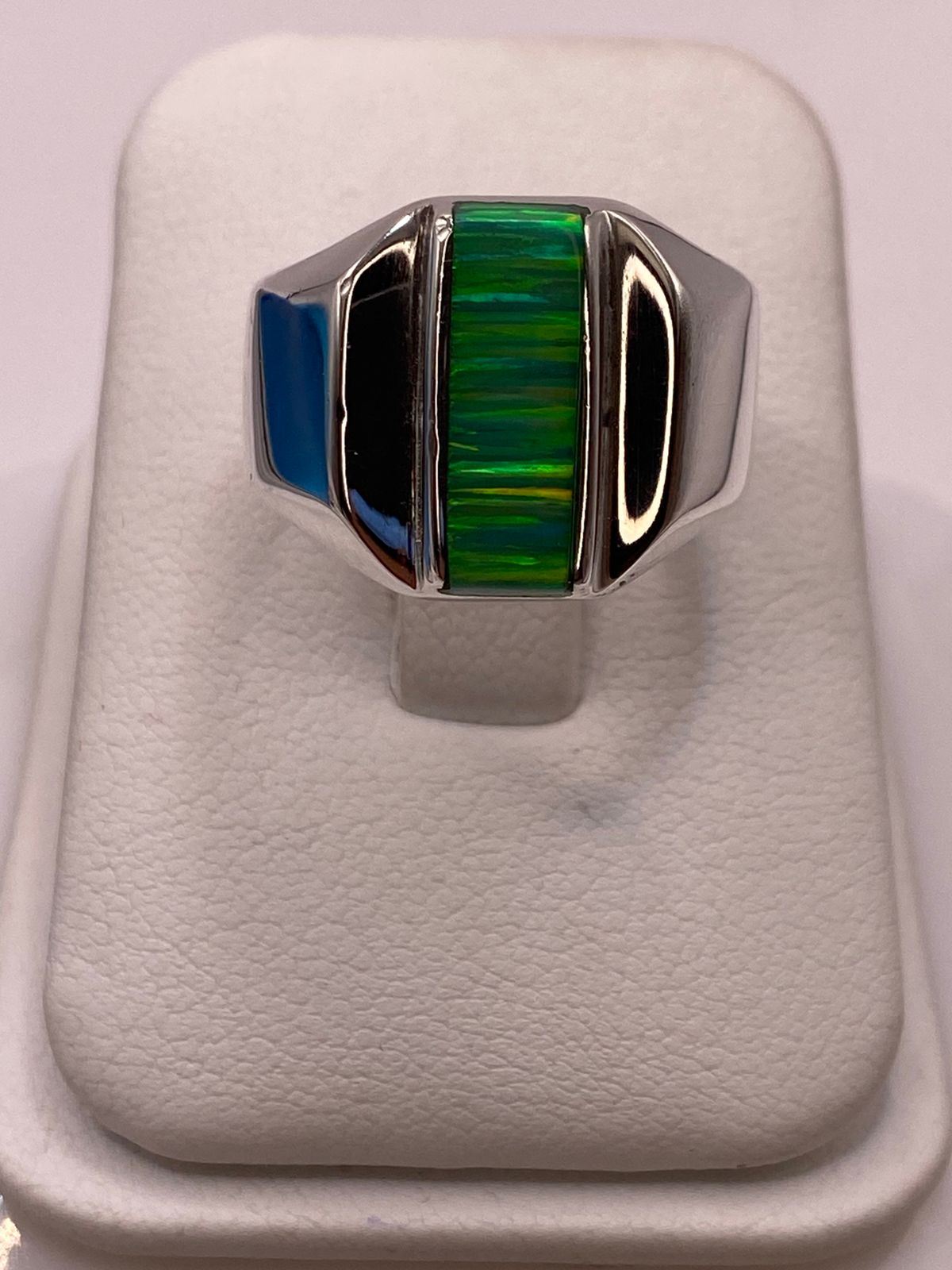 🔥 Anillo con Ópalo de Fuego Verde Diseño Moderno en Plata Ley 950