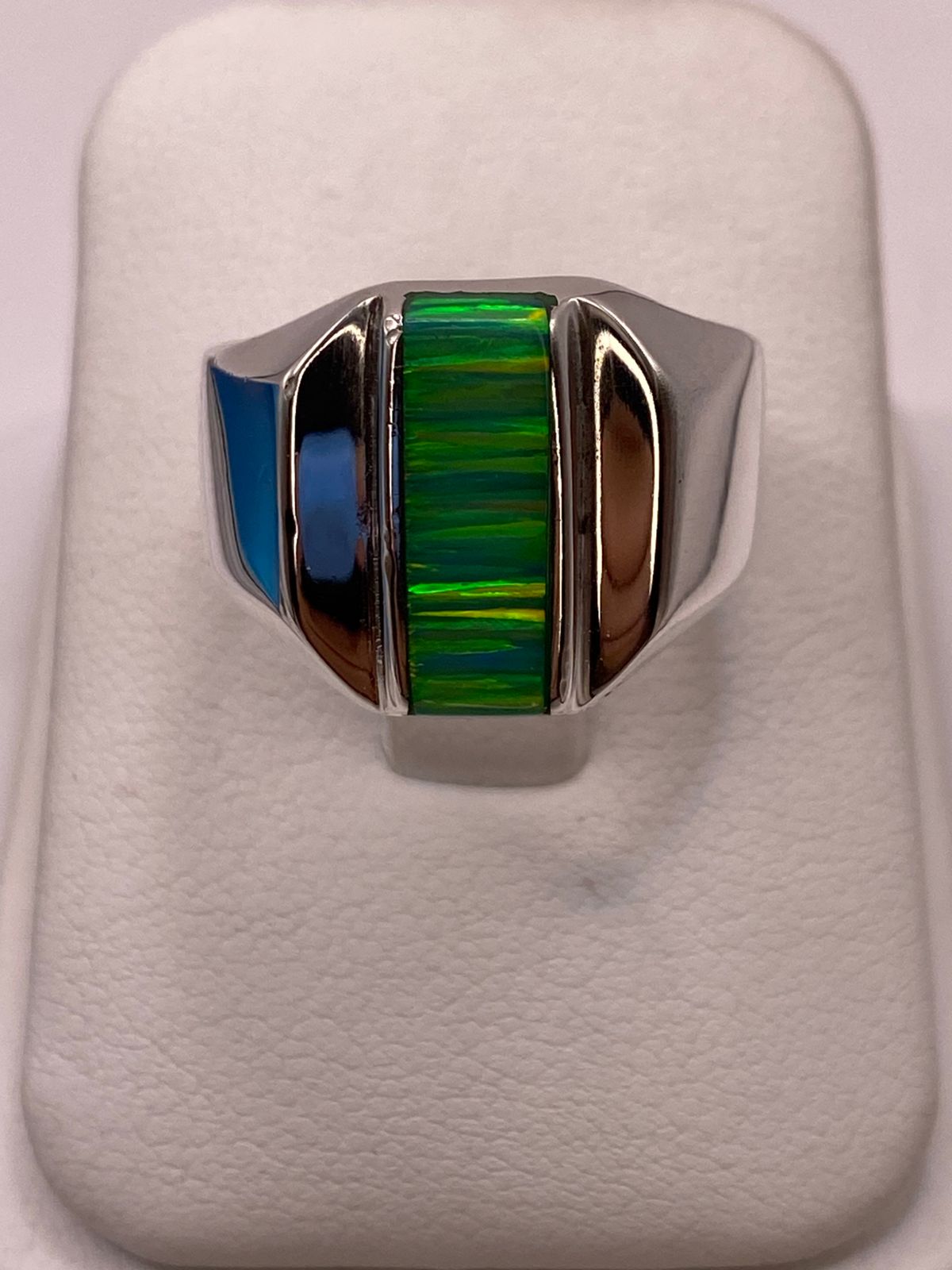 🔥 Anillo con Ópalo de Fuego Verde Diseño Moderno en Plata Ley 950
