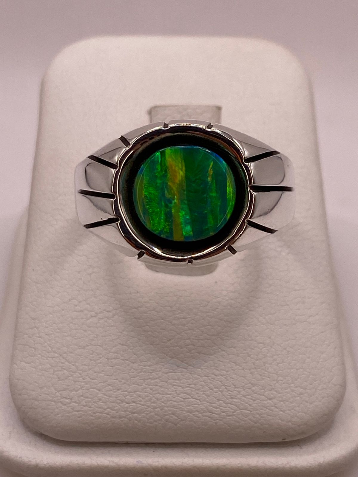 Anillo con Ópalo de Fuego Verde en Plata .950