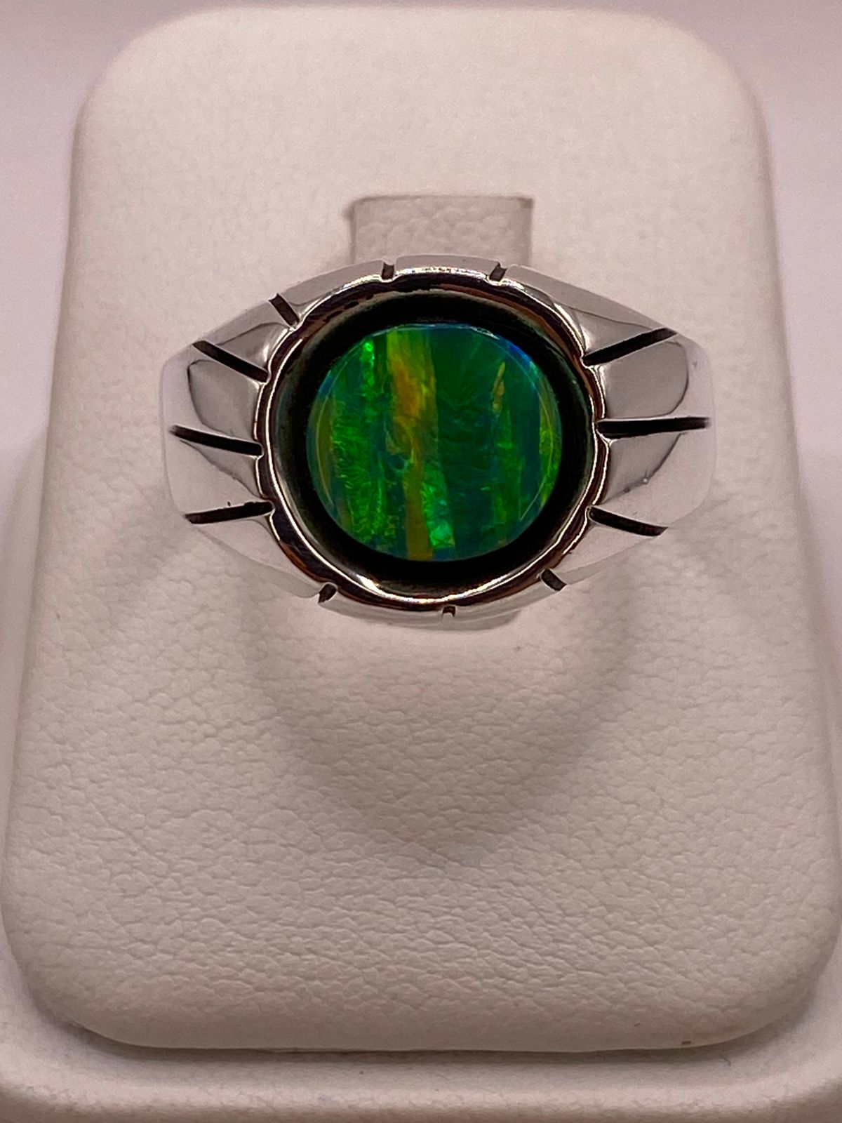 Anillo con Ópalo de Fuego Verde en Plata .950