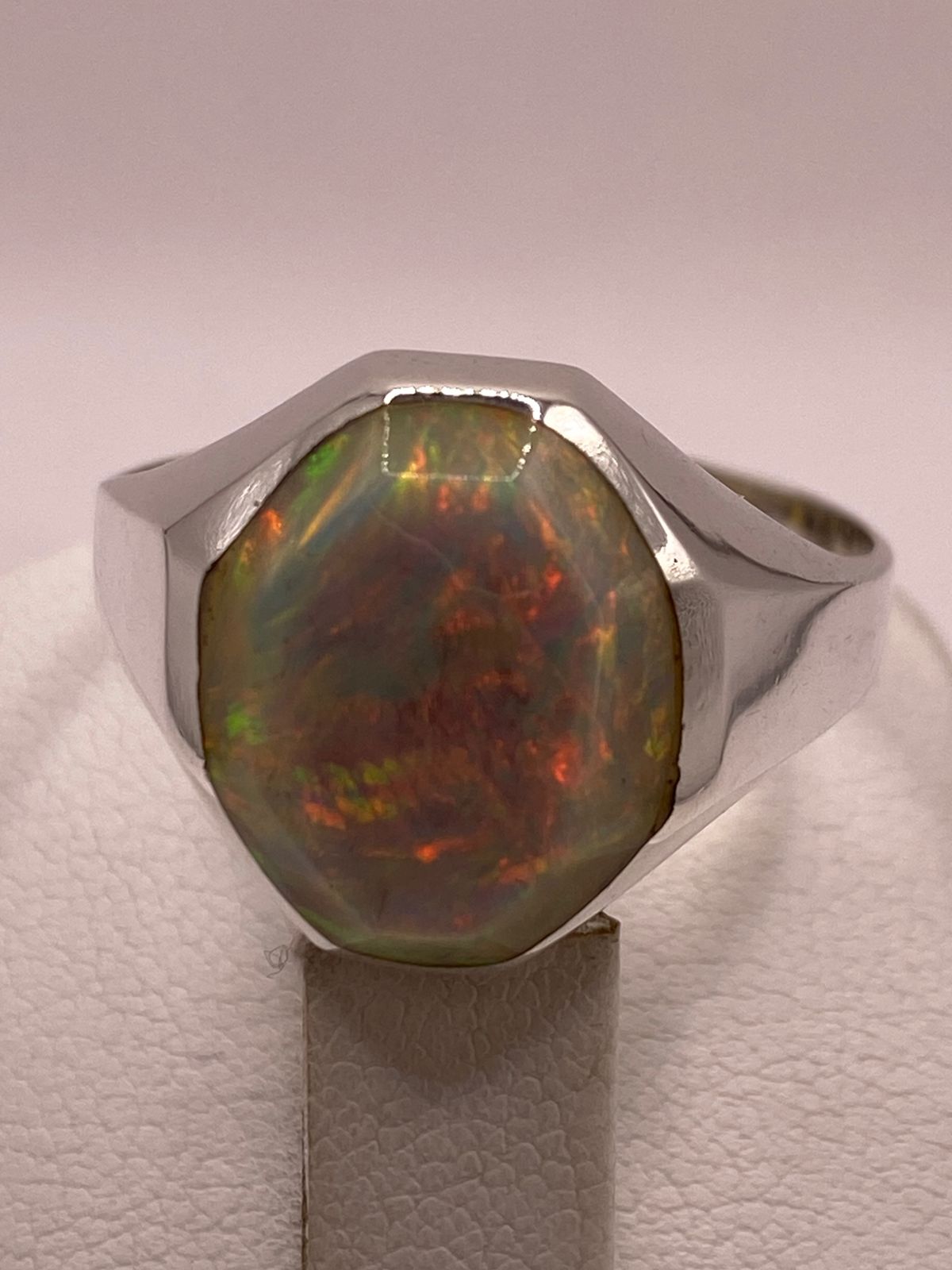 💎🔥 Anillo con Ópalo de Fuego Ovalado en Plata Ley 950