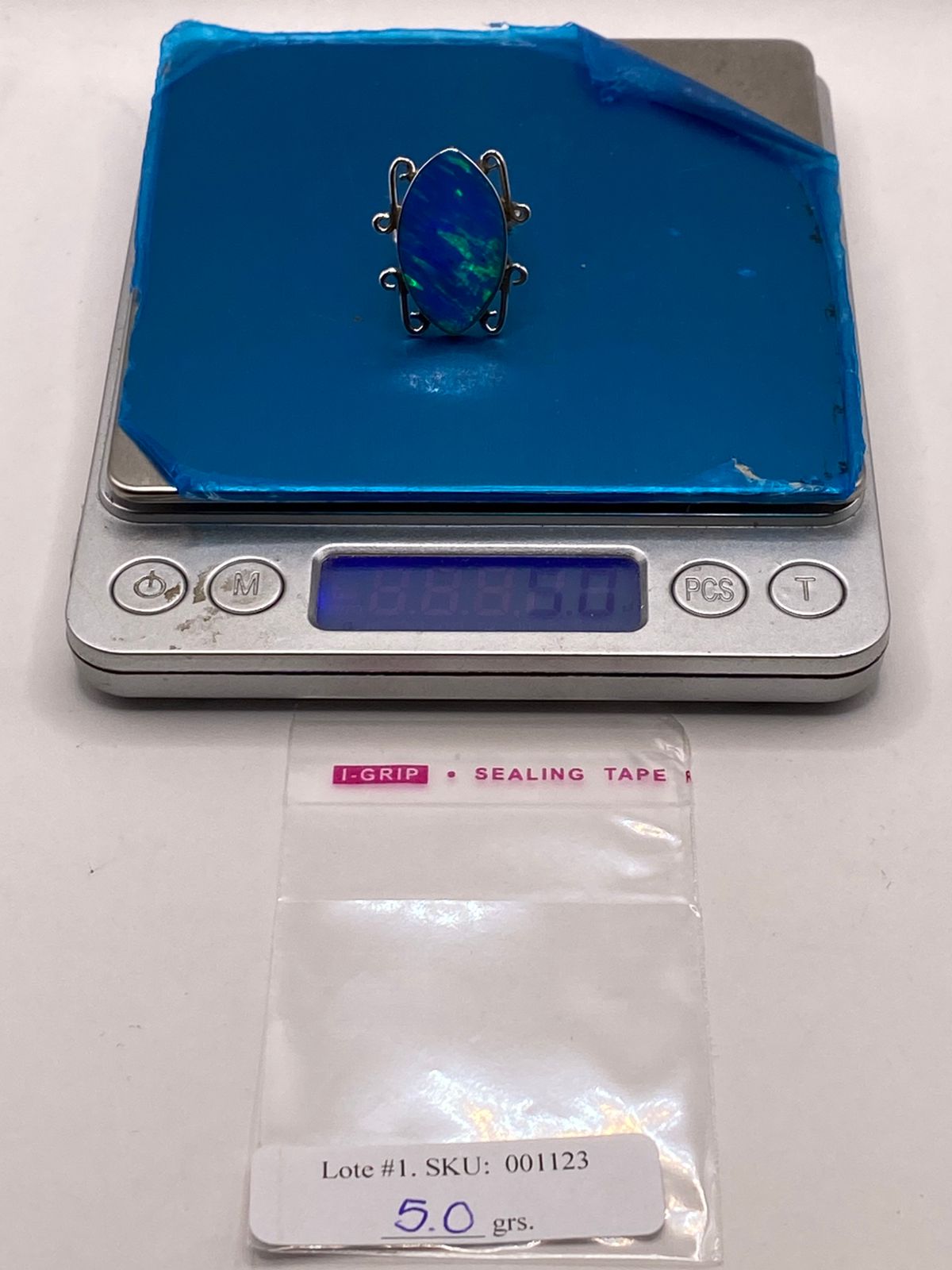 Anillo Ovalado Ajustable con Ópalo de Fuego en Plata .925