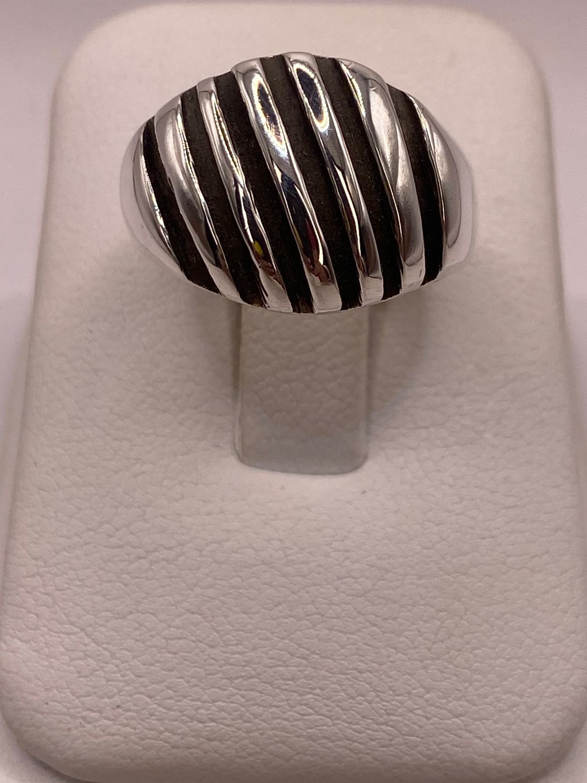 Anillo Ovalado con Franjas en Plata .925